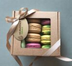 Franču makarūni dāvanu kastītē