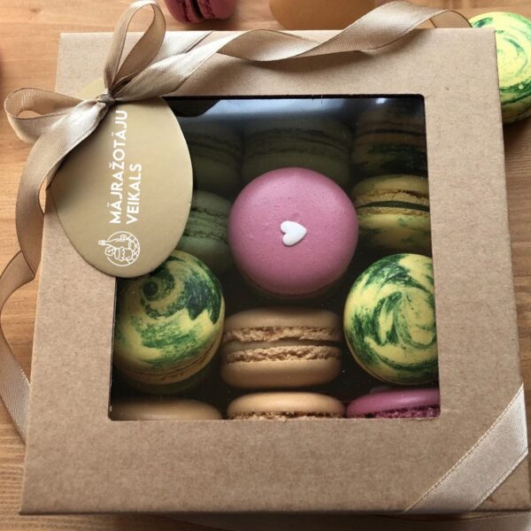 Franču makarūni dāvanu kastītē