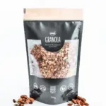 Granola ar mandelēm un rozīnēm.